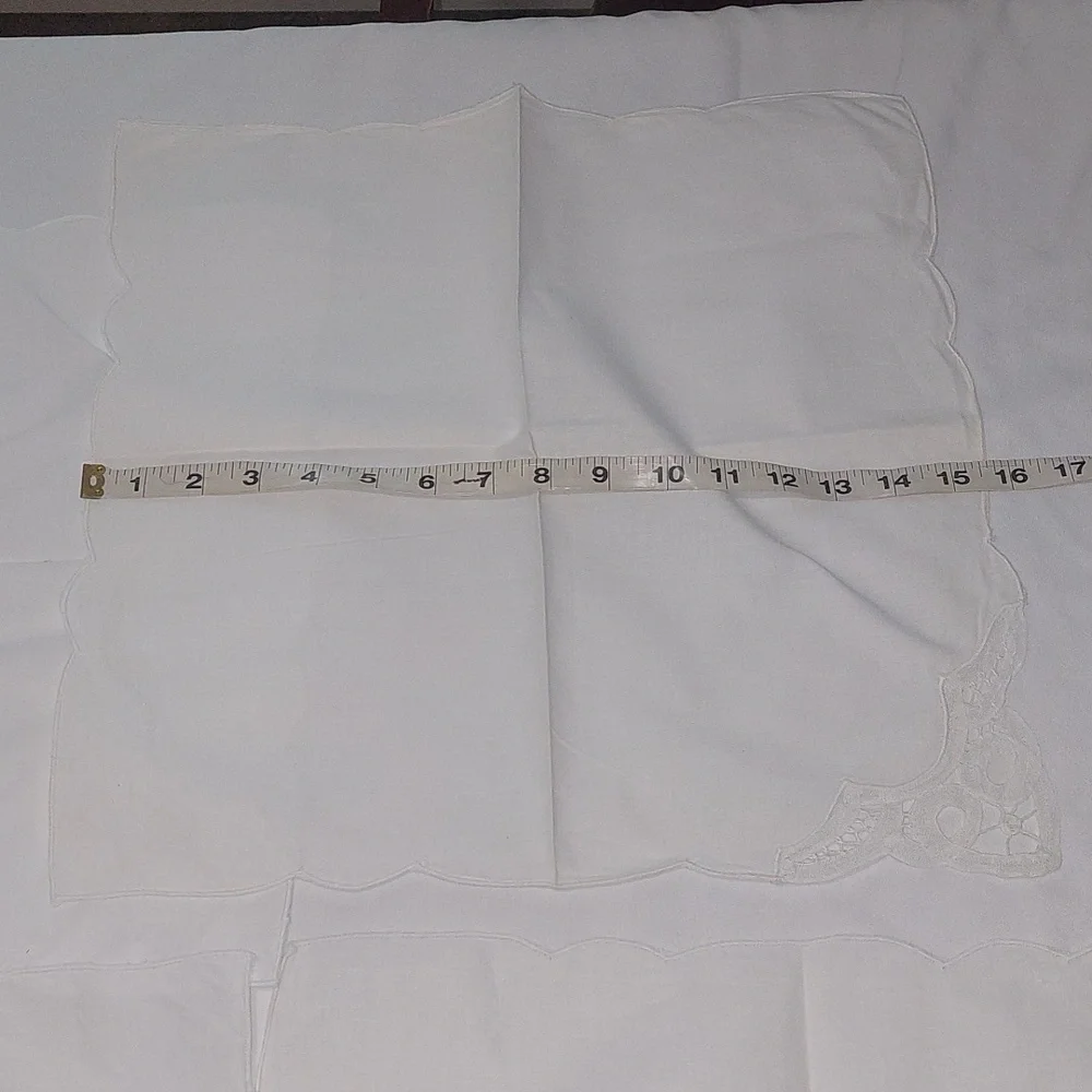 White Lace Table Napkins .Lot Of 4 .Good Condition